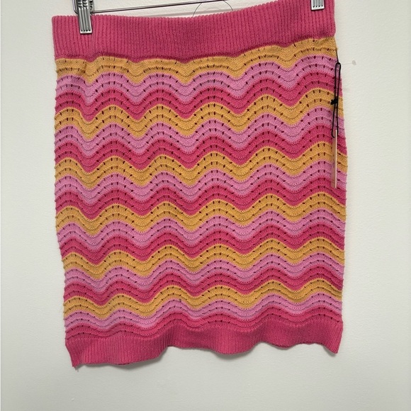 Pattern Skirt - Picture 2 of 3